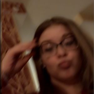 Meet your Posher, Stella